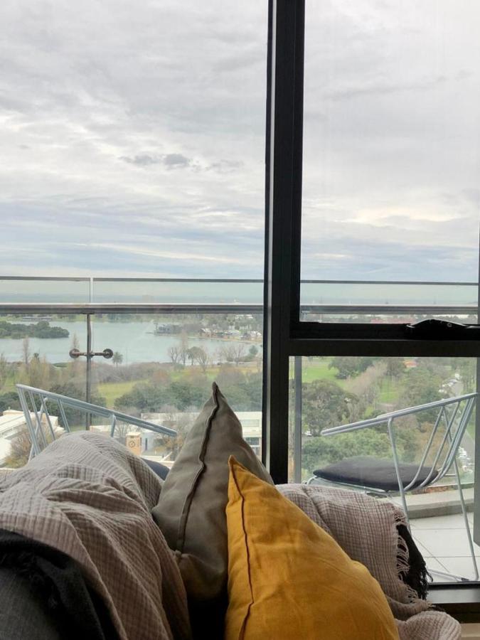 Readyset Apartments At Emerald Melbourne Buitenkant foto