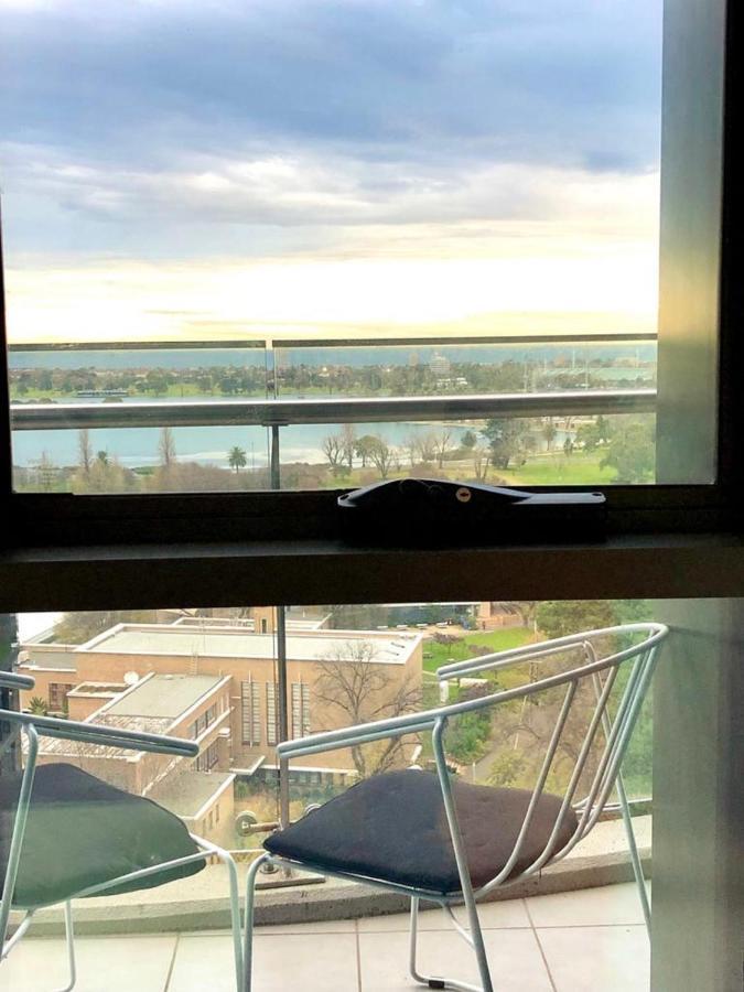 Readyset Apartments At Emerald Melbourne Buitenkant foto