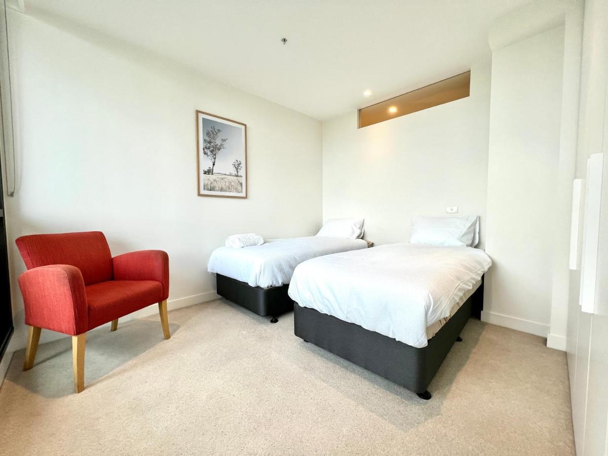 Readyset Apartments At Emerald Melbourne Buitenkant foto